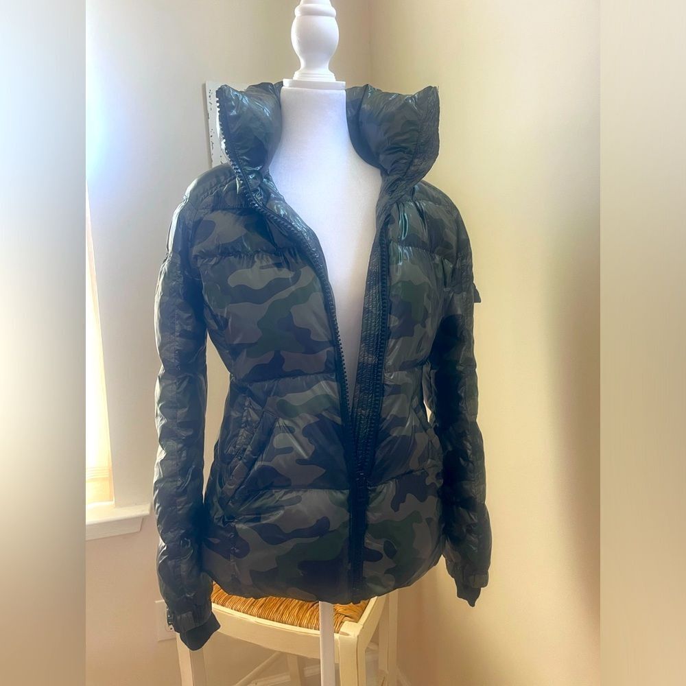 S13 NewYork Camouflage shiny Puffer Jacket; Size Small, perfect condition!